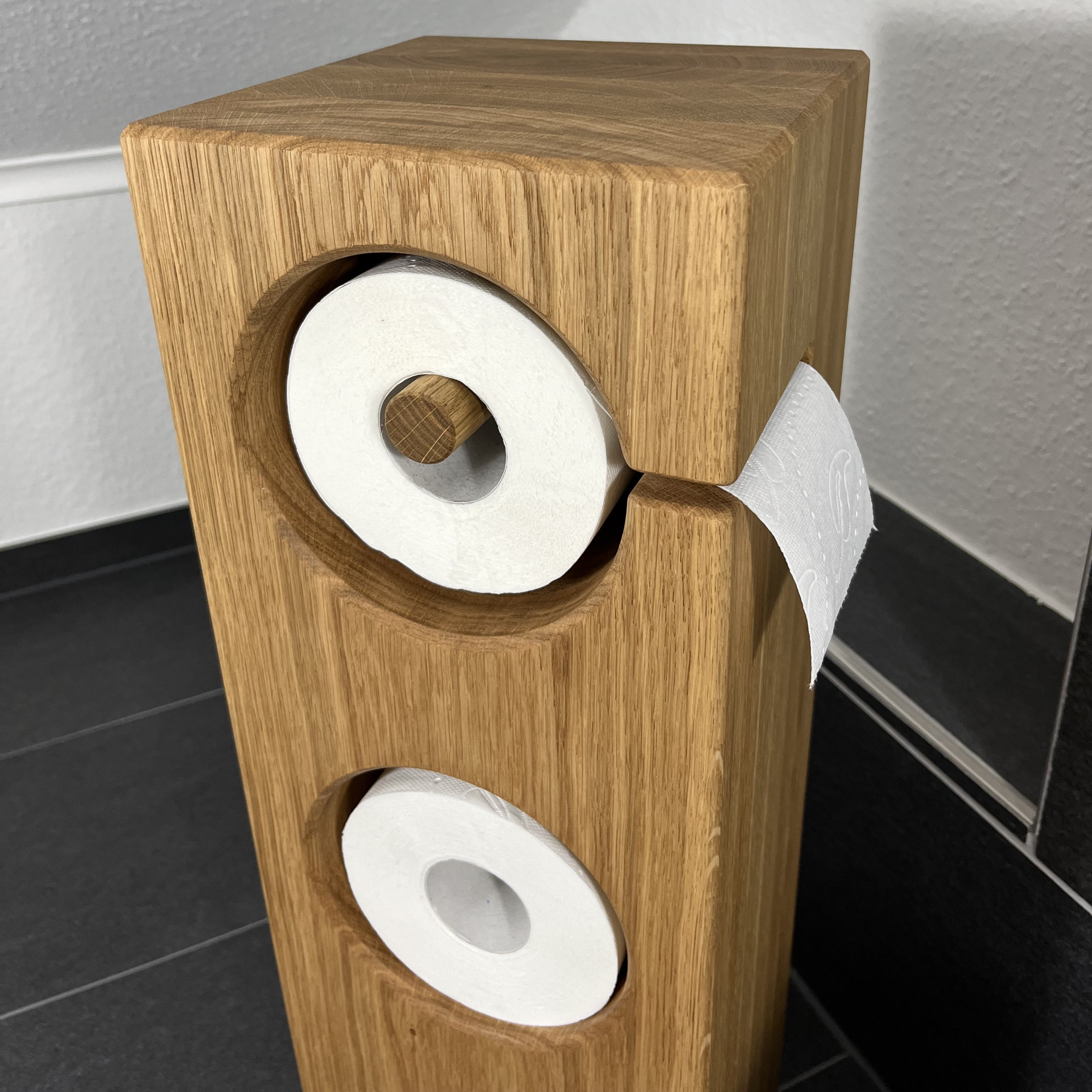 Toilettenpapierhalter aus Massivholz Eiche - ein echter Hingucker!