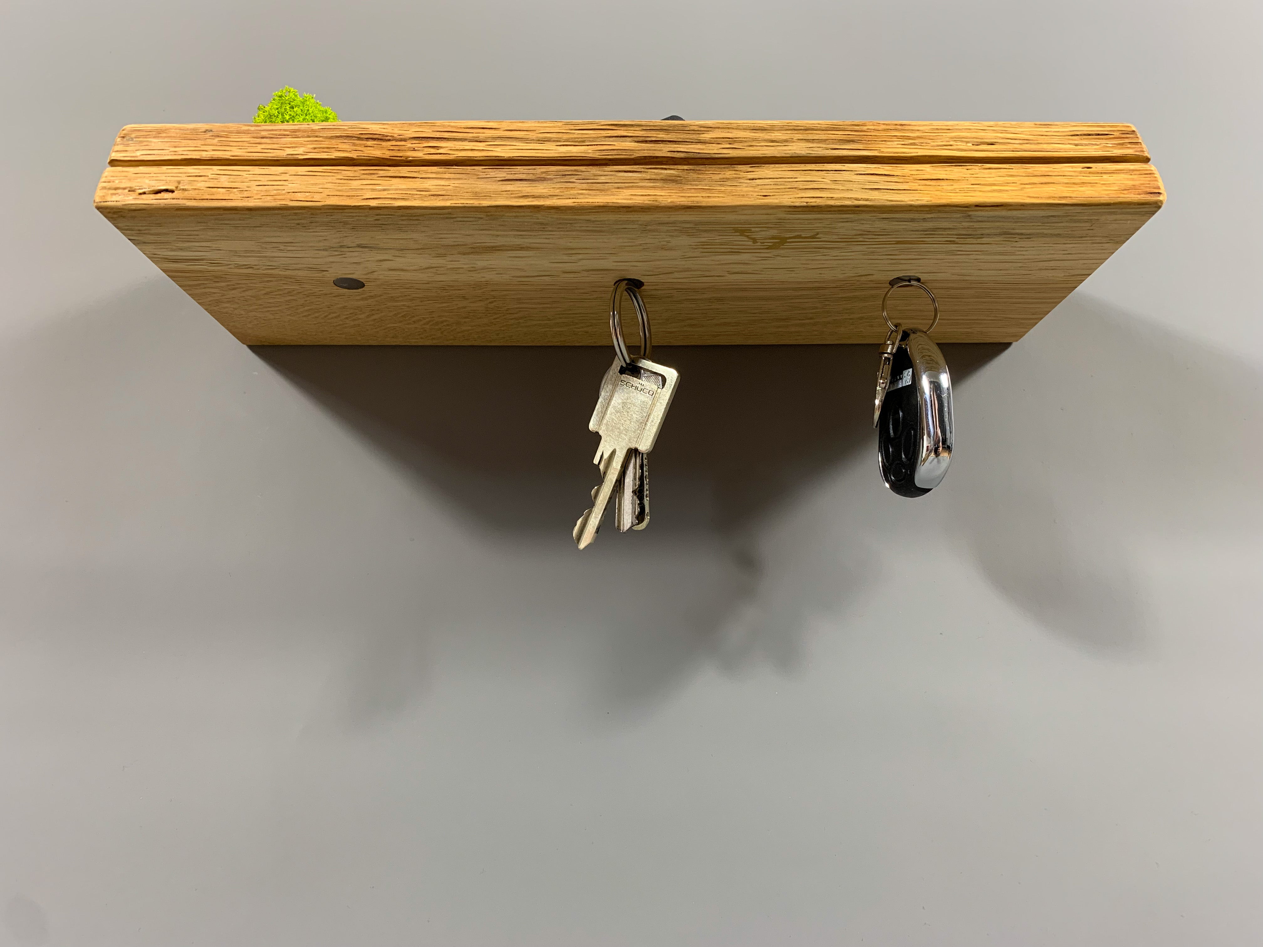 Rustikales Schlüsselbrett aus Massivholz Eiche - magnetisch & mit Ablage