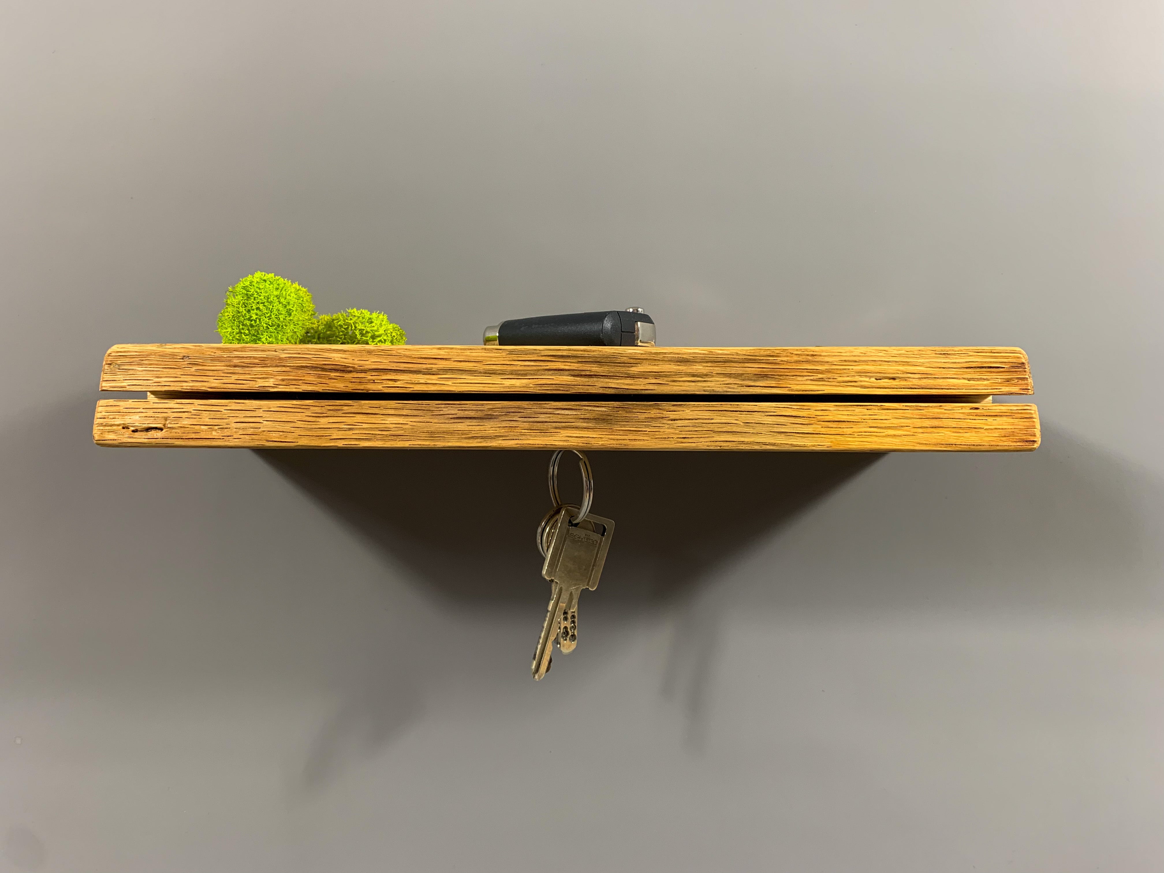 Rustikales Schlüsselbrett aus Massivholz Eiche - magnetisch & mit Ablage