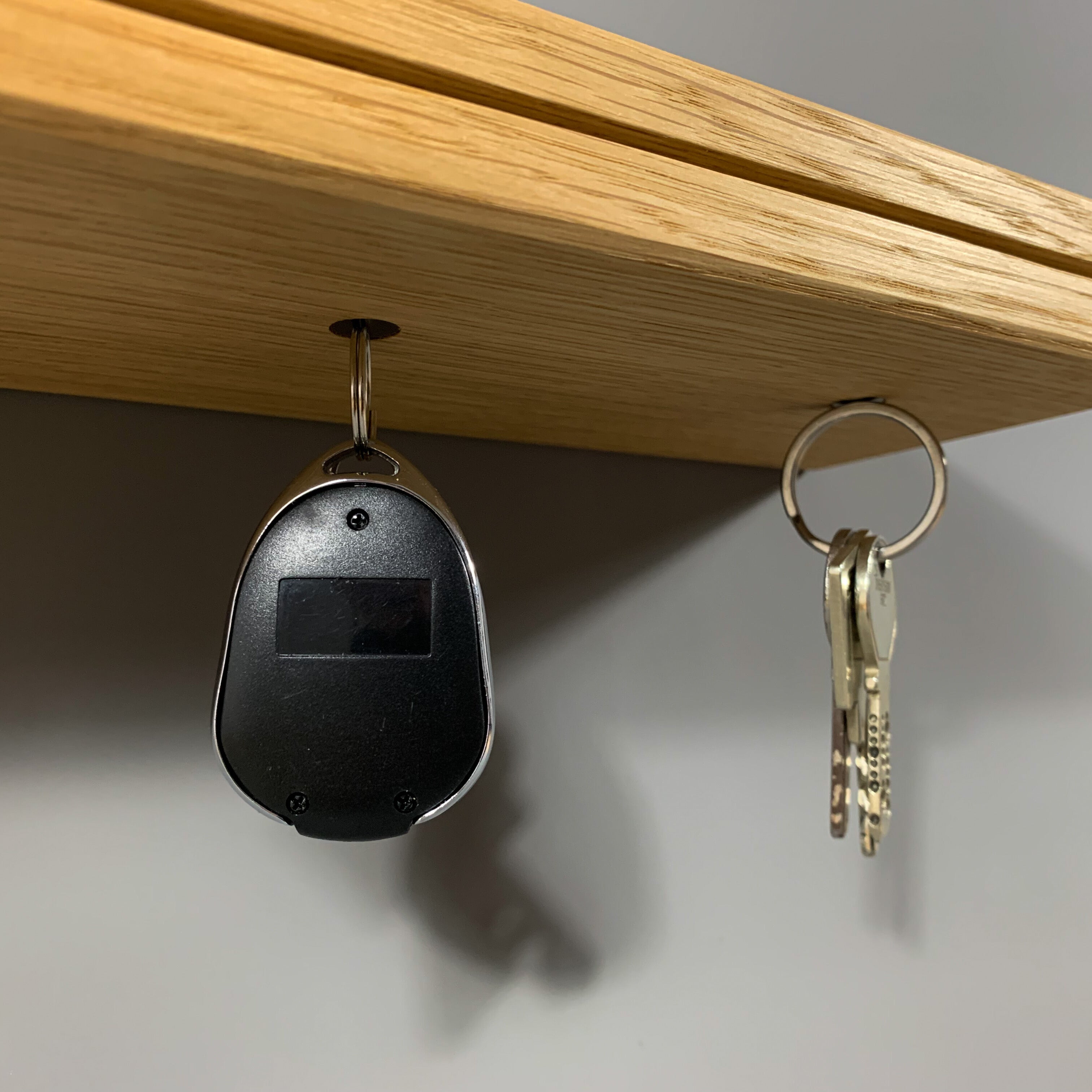 Schlüsselbrett aus Massivholz Eiche - magnetisch & mit Ablage