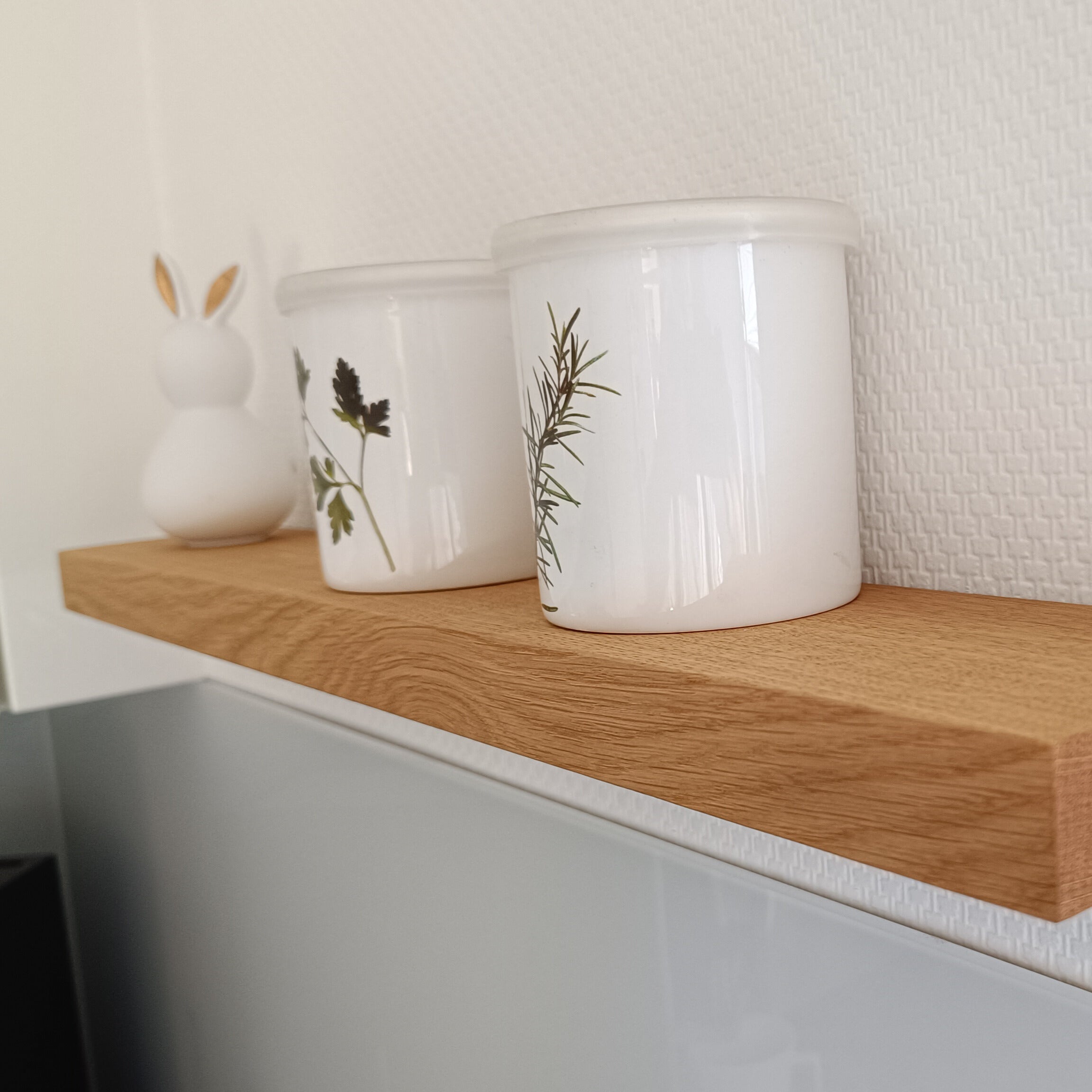 Schwebendes Massivholz Wandregal aus Eiche nach Maß