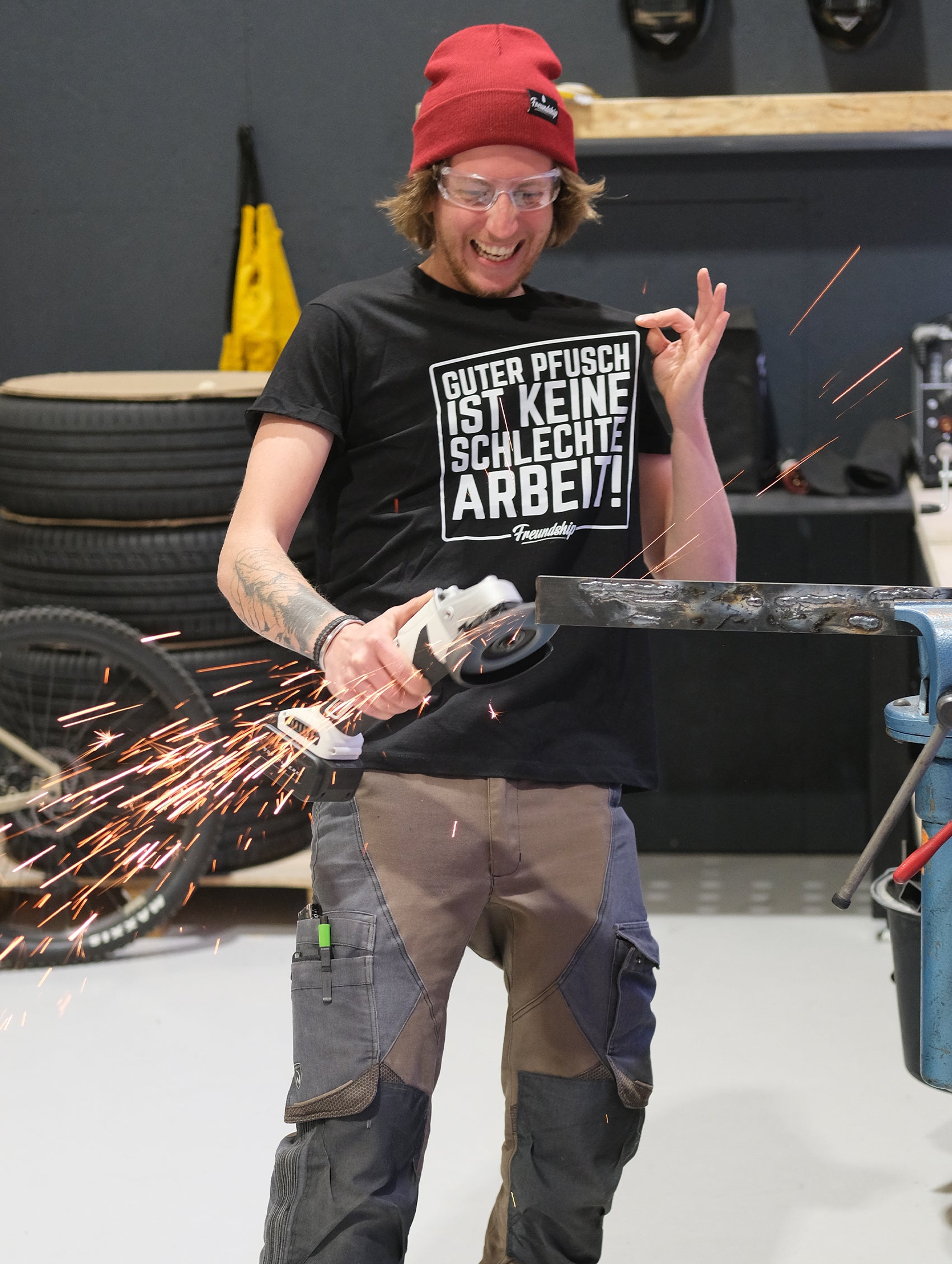 FREUNDSHIP "Guter Pfusch ist keine schlechte Arbeit" T-Shirt