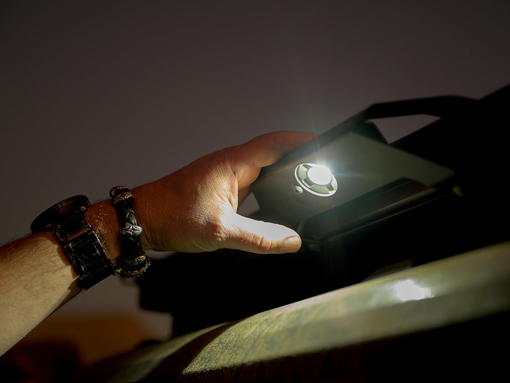 Halterung mit Griff AND Licht für Slimline II Dachträger - von Front Runner