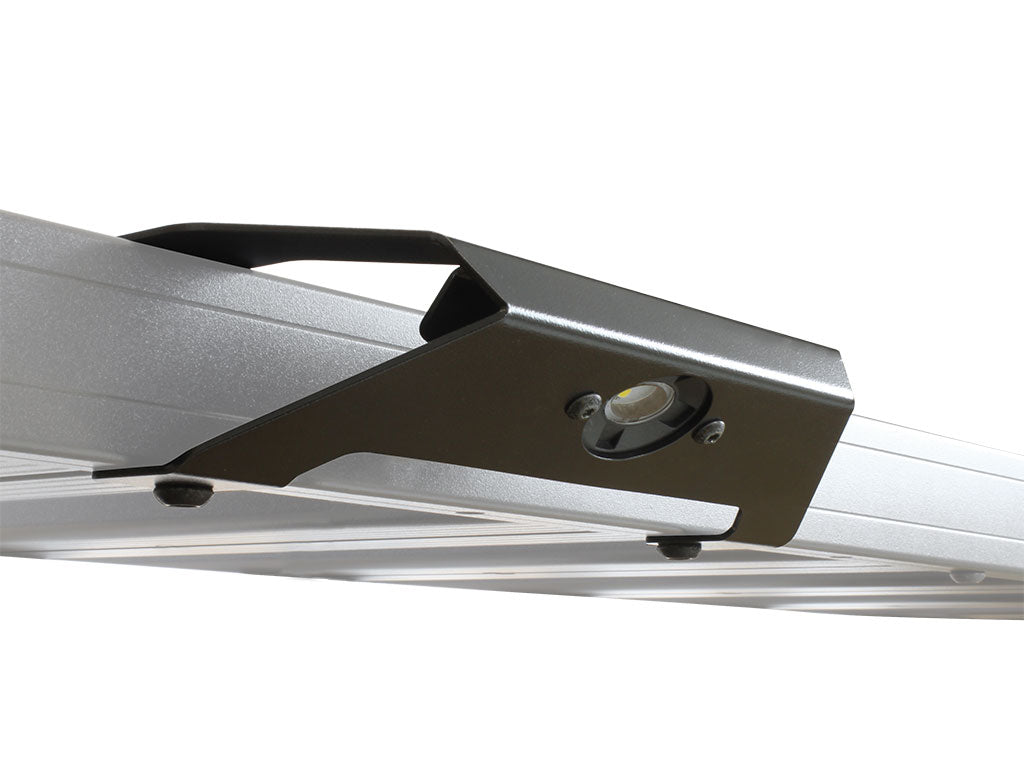 Halterung mit Griff AND Licht für Slimline II Dachträger - von Front Runner