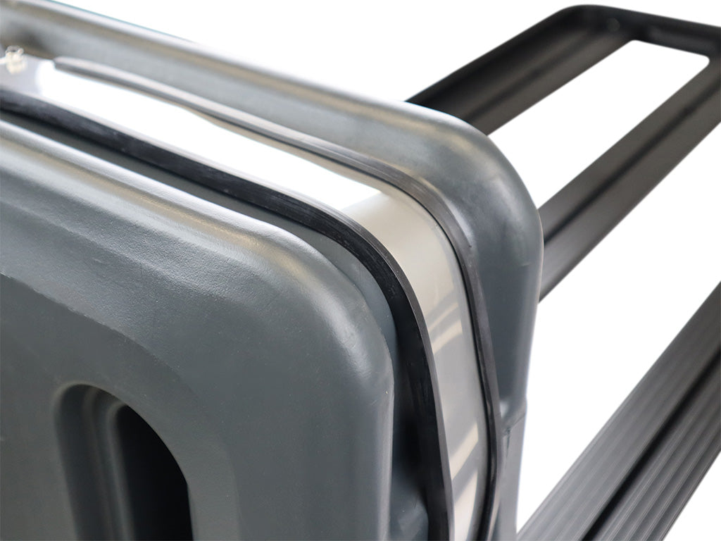 Pro Wasserkanister mit Halterung / 20 l