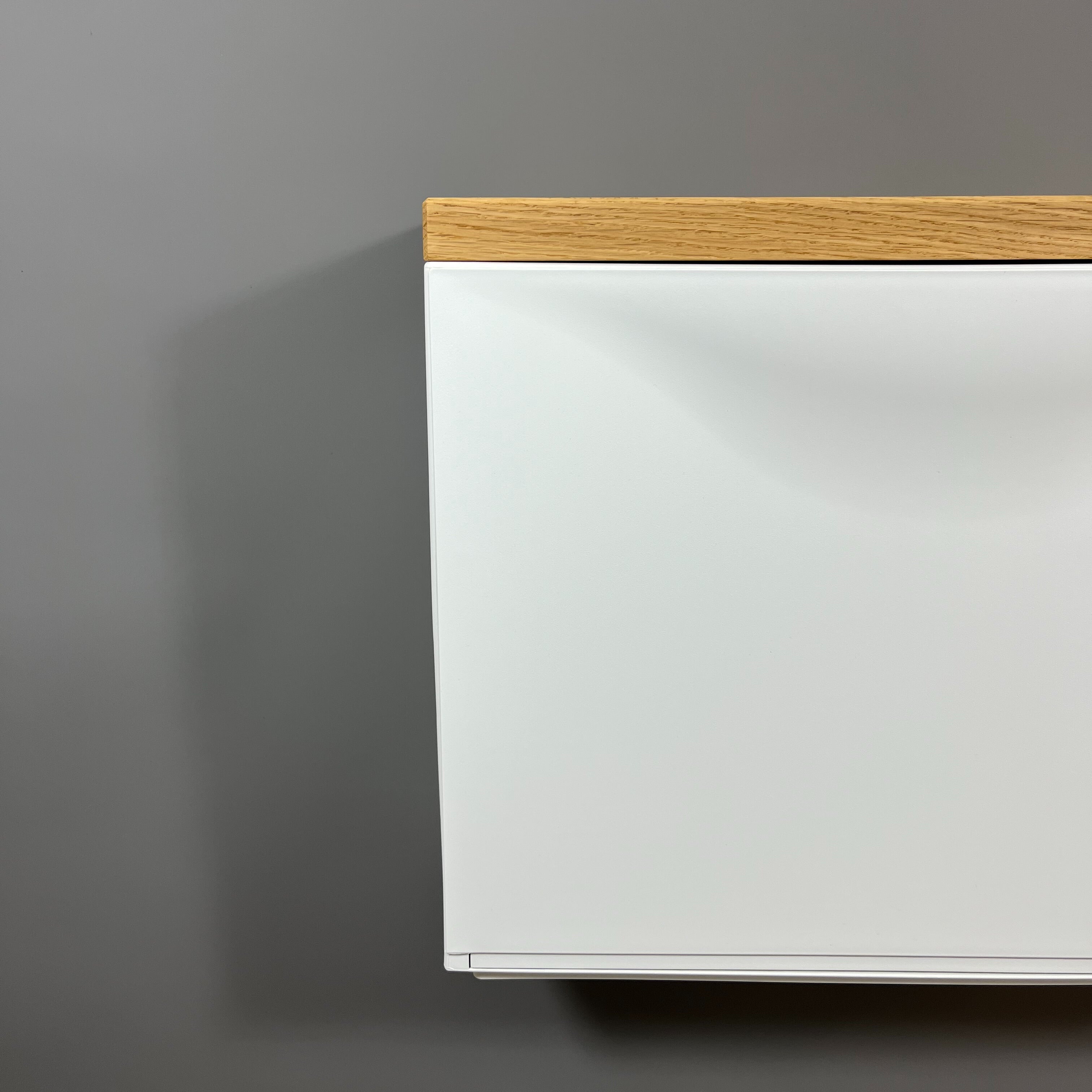 Handgefertigte Abdeckplatte aus massiver Eiche für deine IKEA Trones Schuhschränke