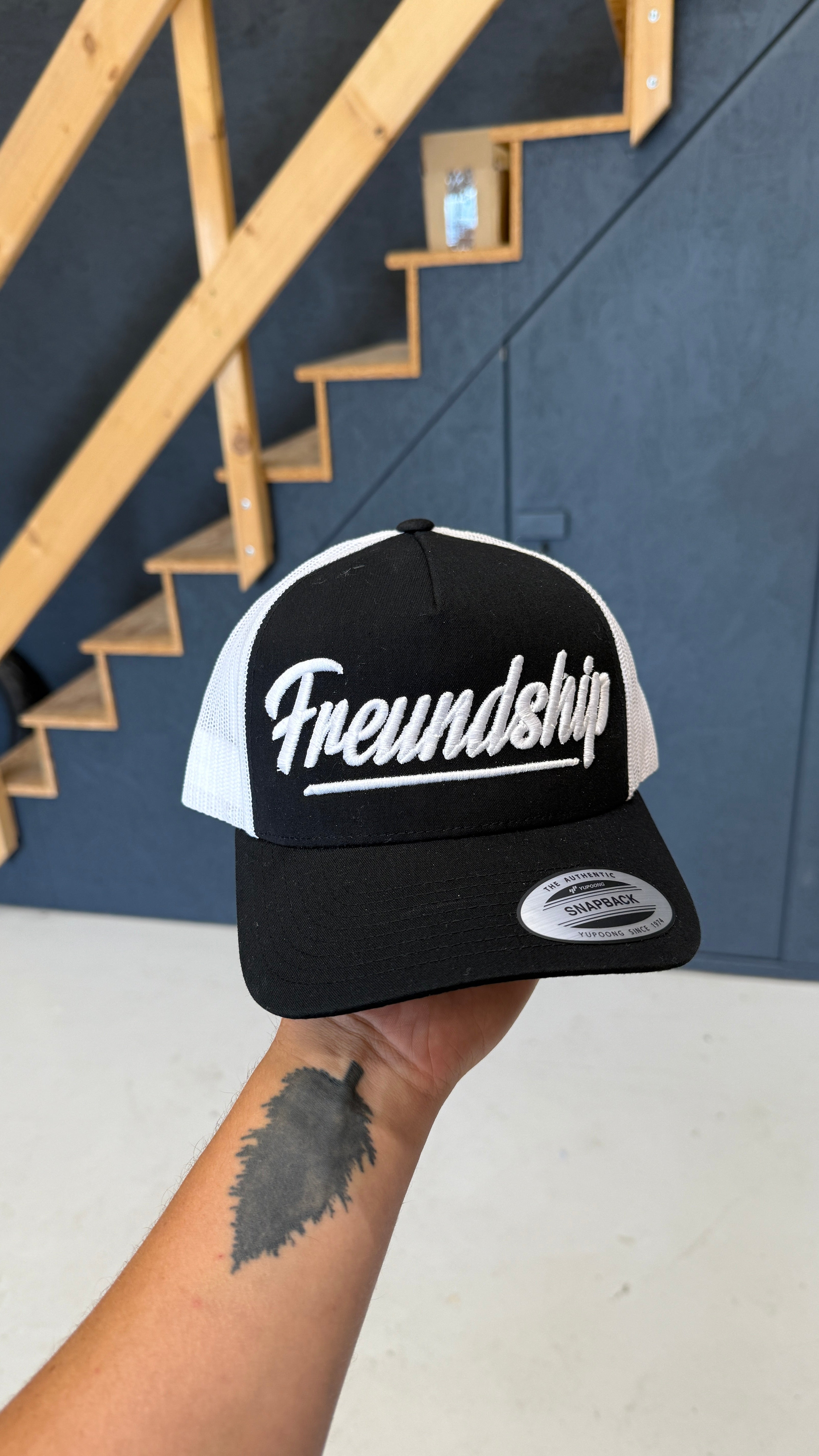 Snapback / Truckercap "Freundship"