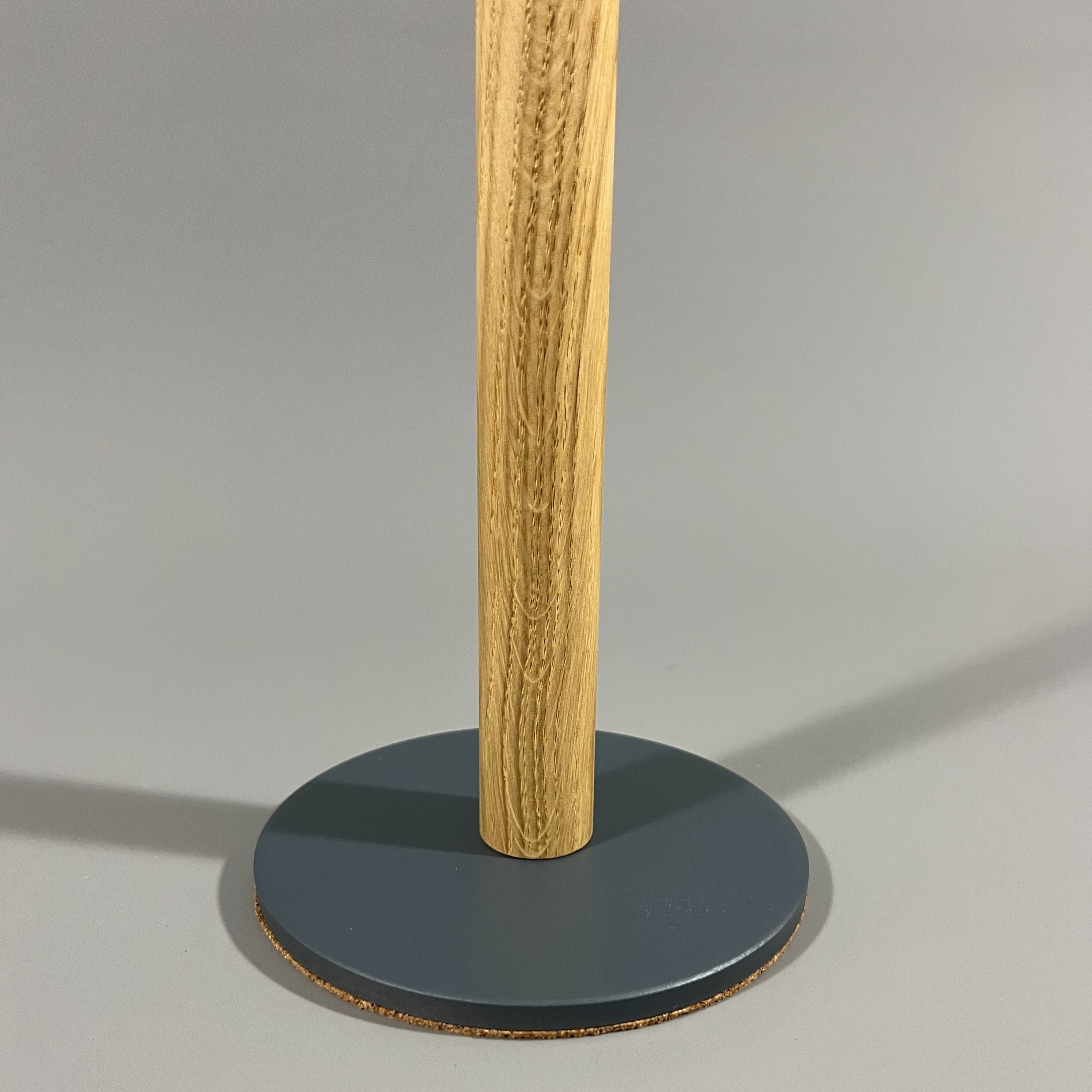 Küchenrollenhalter aus Holz - Metallfuß in Anthrazit